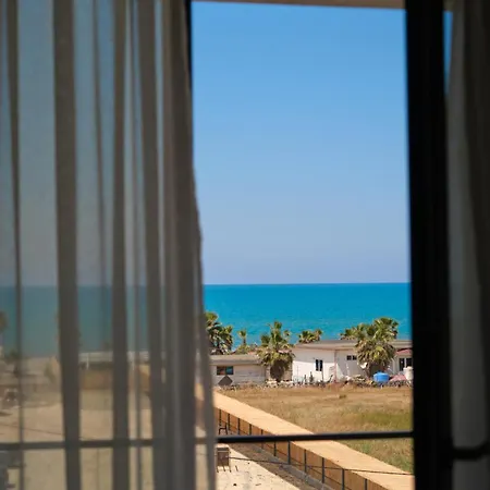 Albatros & Ξενοδοχείο Rrogozhine