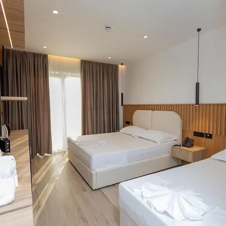 Albatros & Ξενοδοχείο