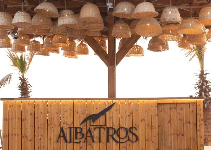 호텔 Albatros & Rrogozhine