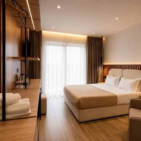 فندق Albatros & 4*