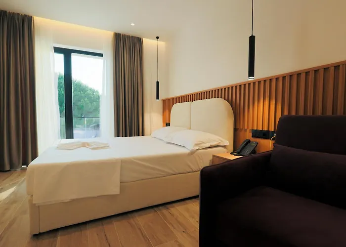 Hotel Albatros & Rrogozhine